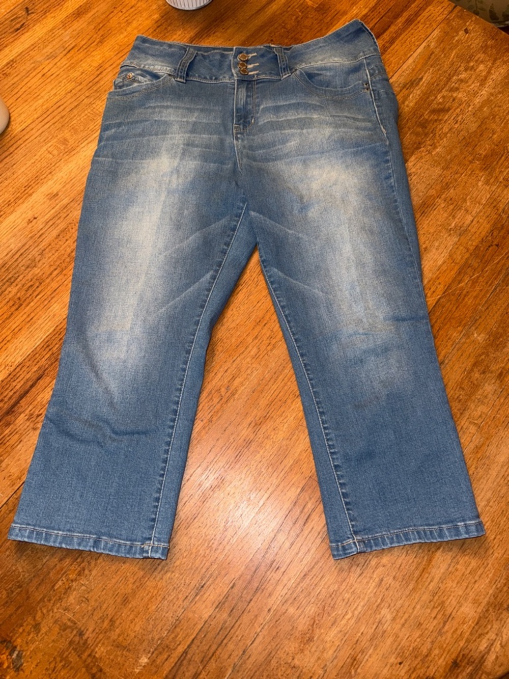 Jr‘s crop blue jeans